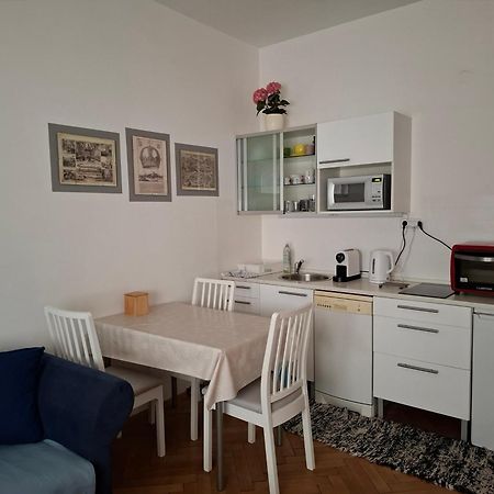 Coronation Apartment Bratislava Bagian luar foto