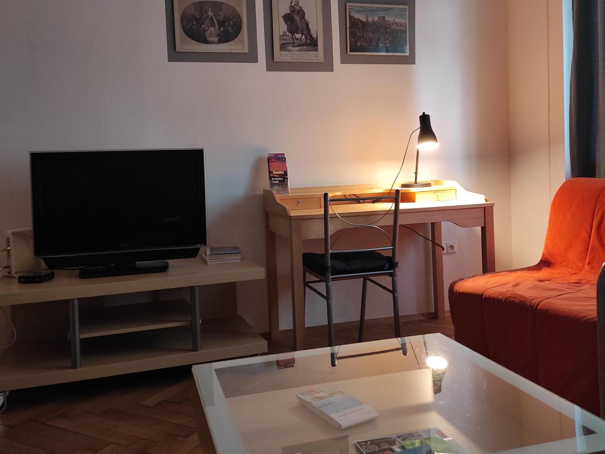 Coronation Apartment Bratislava Bagian luar foto