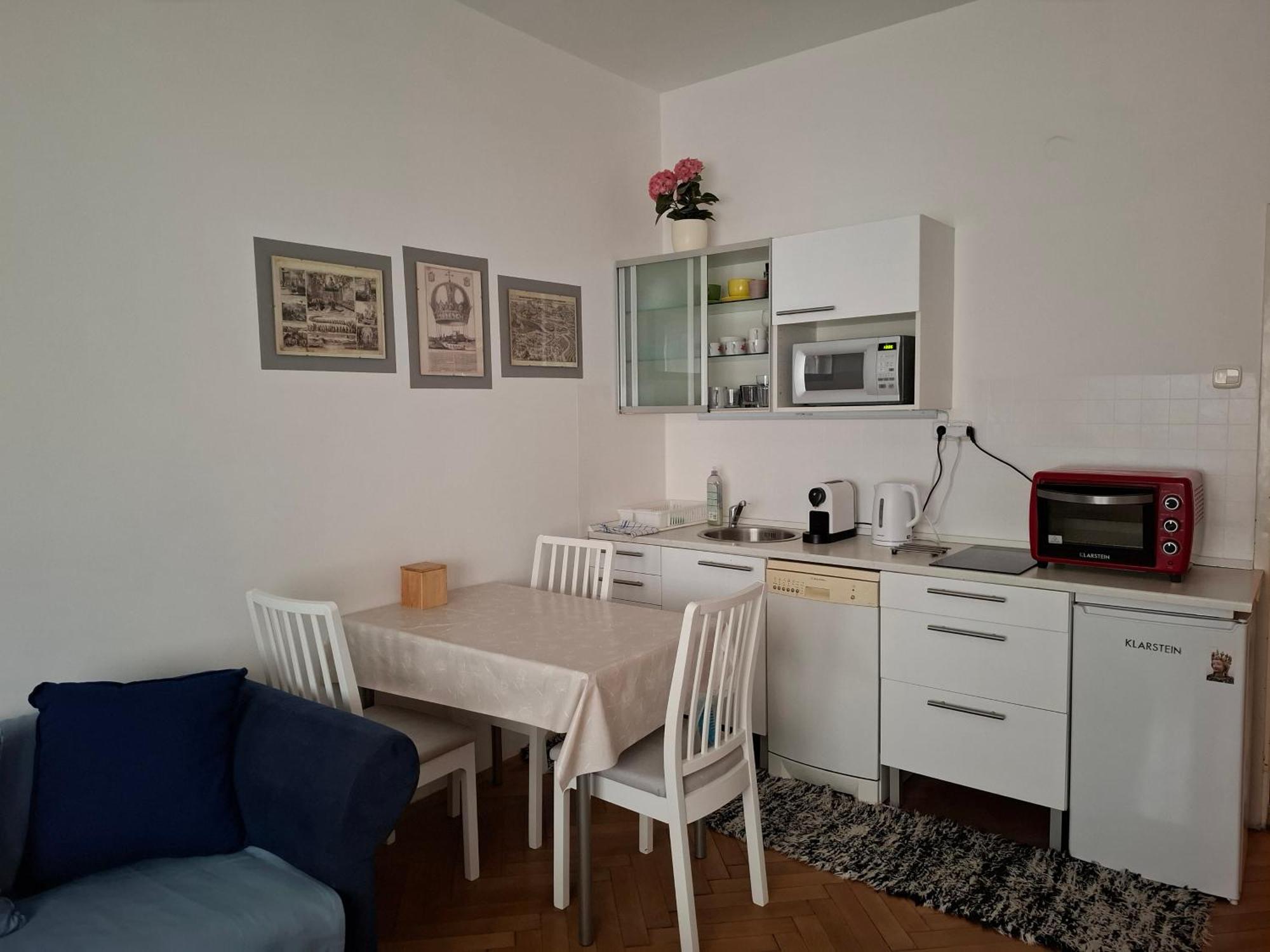 Coronation Apartment Bratislava Bagian luar foto