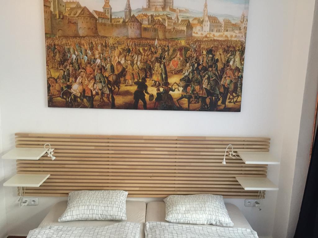 Coronation Apartment Bratislava Bagian luar foto